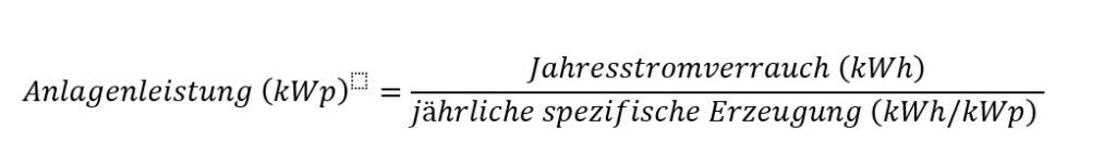 Formel zur Berechnung der Anlagenleistung in kWp: Anlagenleistung = Jahresstromverbrauch (kWh) / Jährliche spezifische Erzeugung (kWh/kWp).